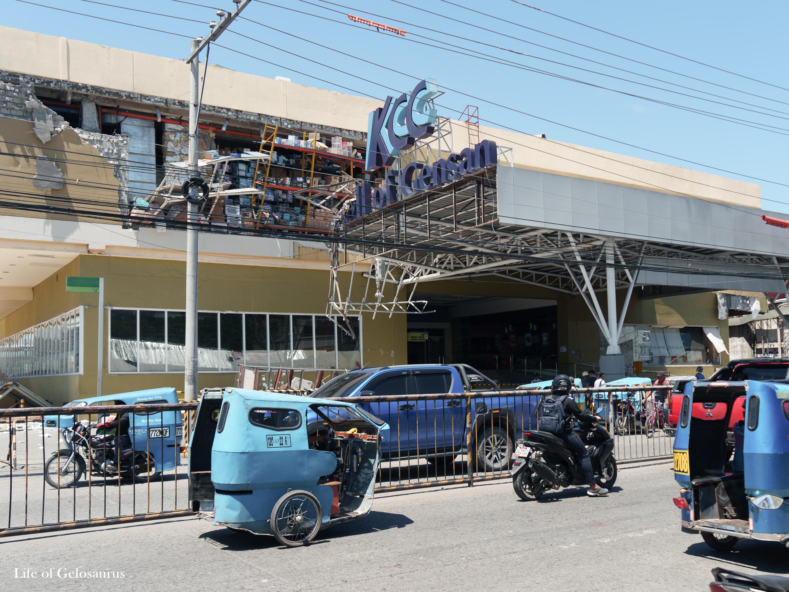 Earthquake aftermath in General Santos City, photograph 5 of 13