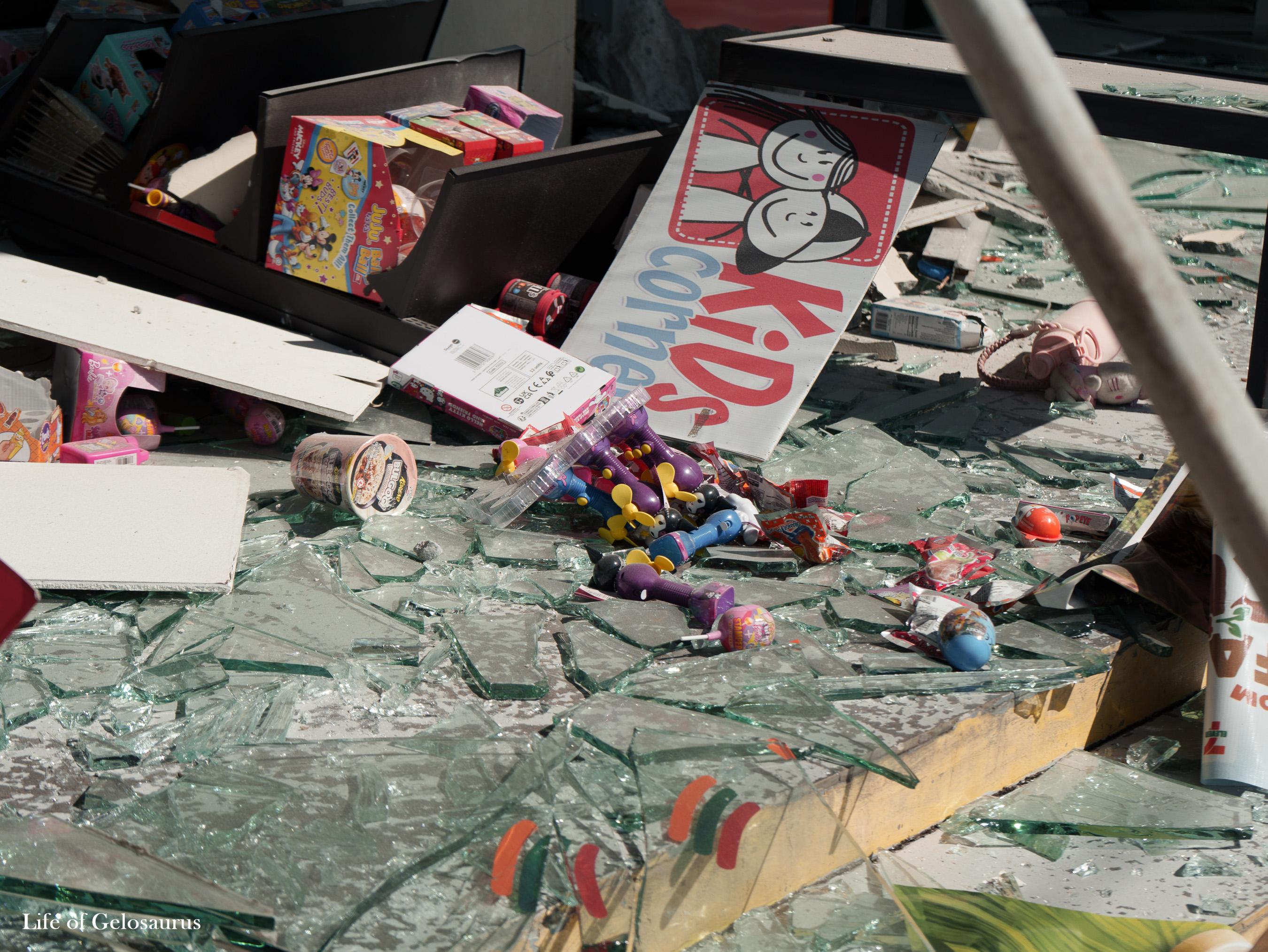 Earthquake aftermath in General Santos City, photograph 13 of 13
